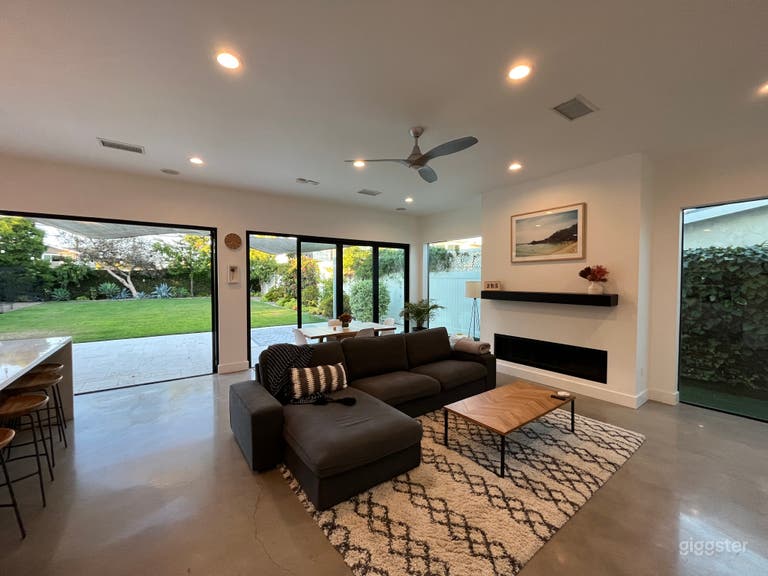  Kitchen, dining and living space 