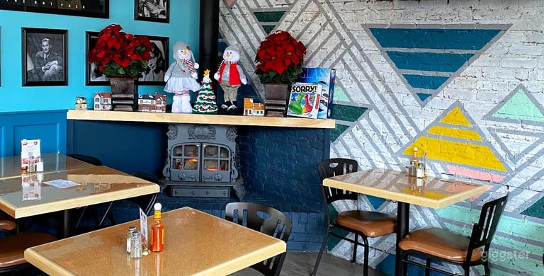  Warm and Cozy Bar Area in Chicago 