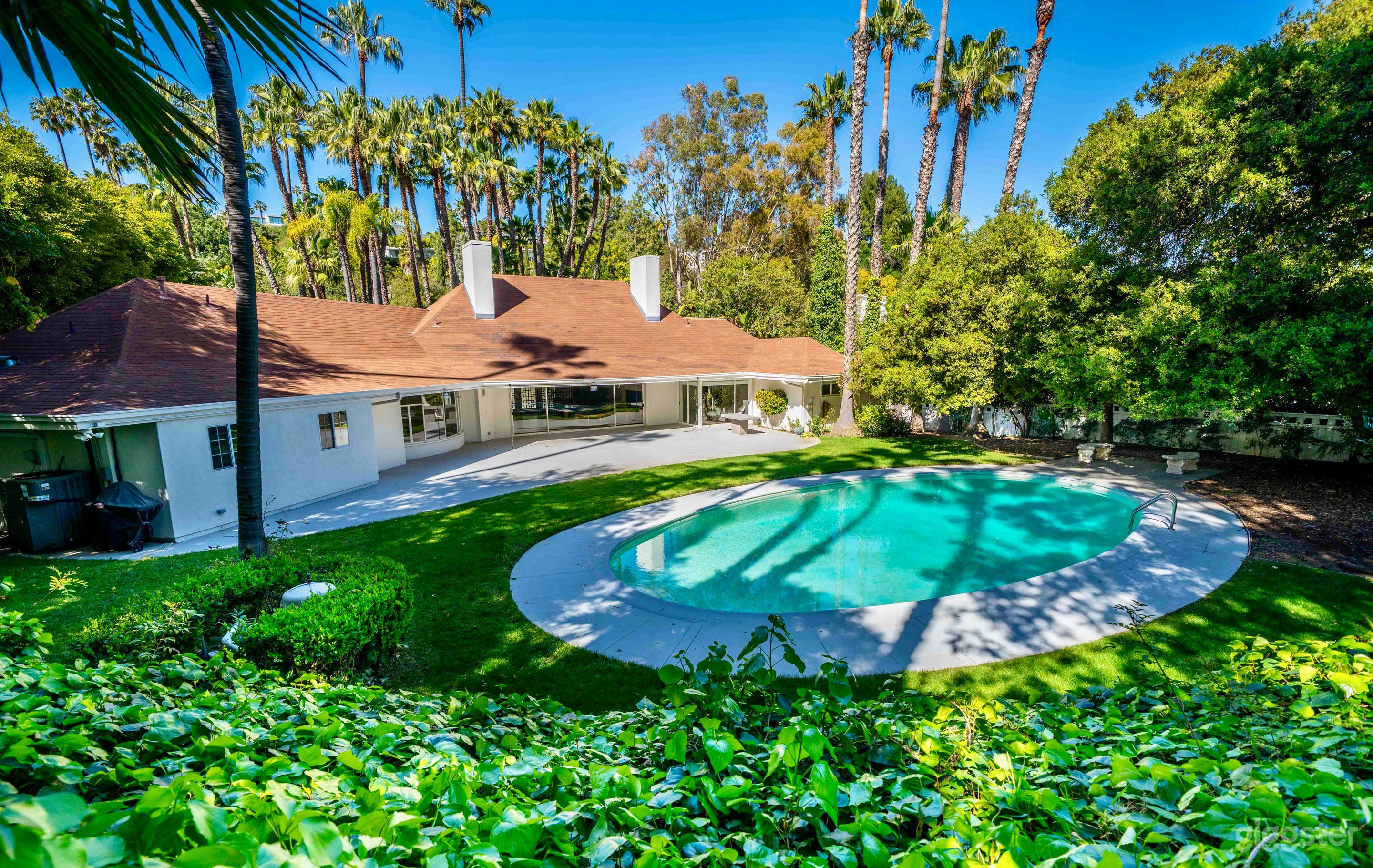 Private Mid century Home  Photo 1