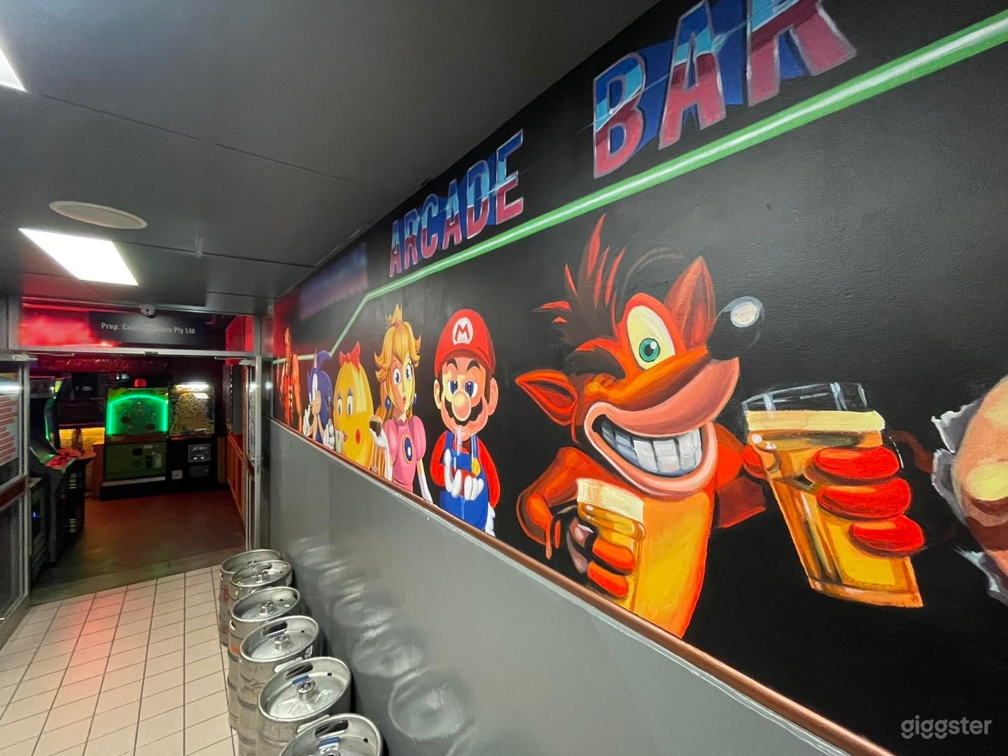 Arcade Bar  Photo 3