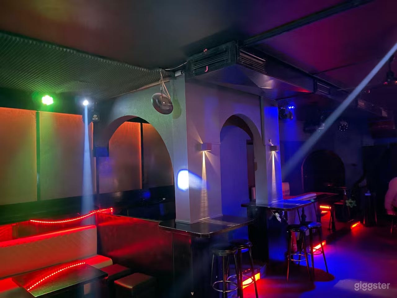 Central Hotspot Club   Photo 4