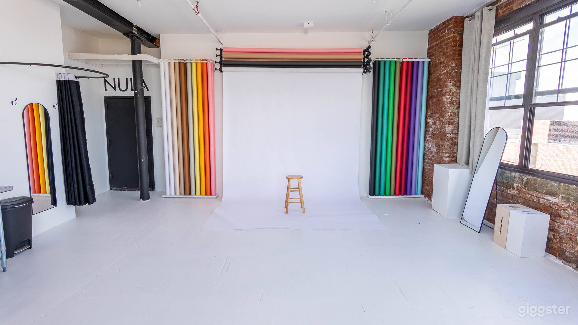 Daylight Loft Photo Studio Equipment Included Photo 4