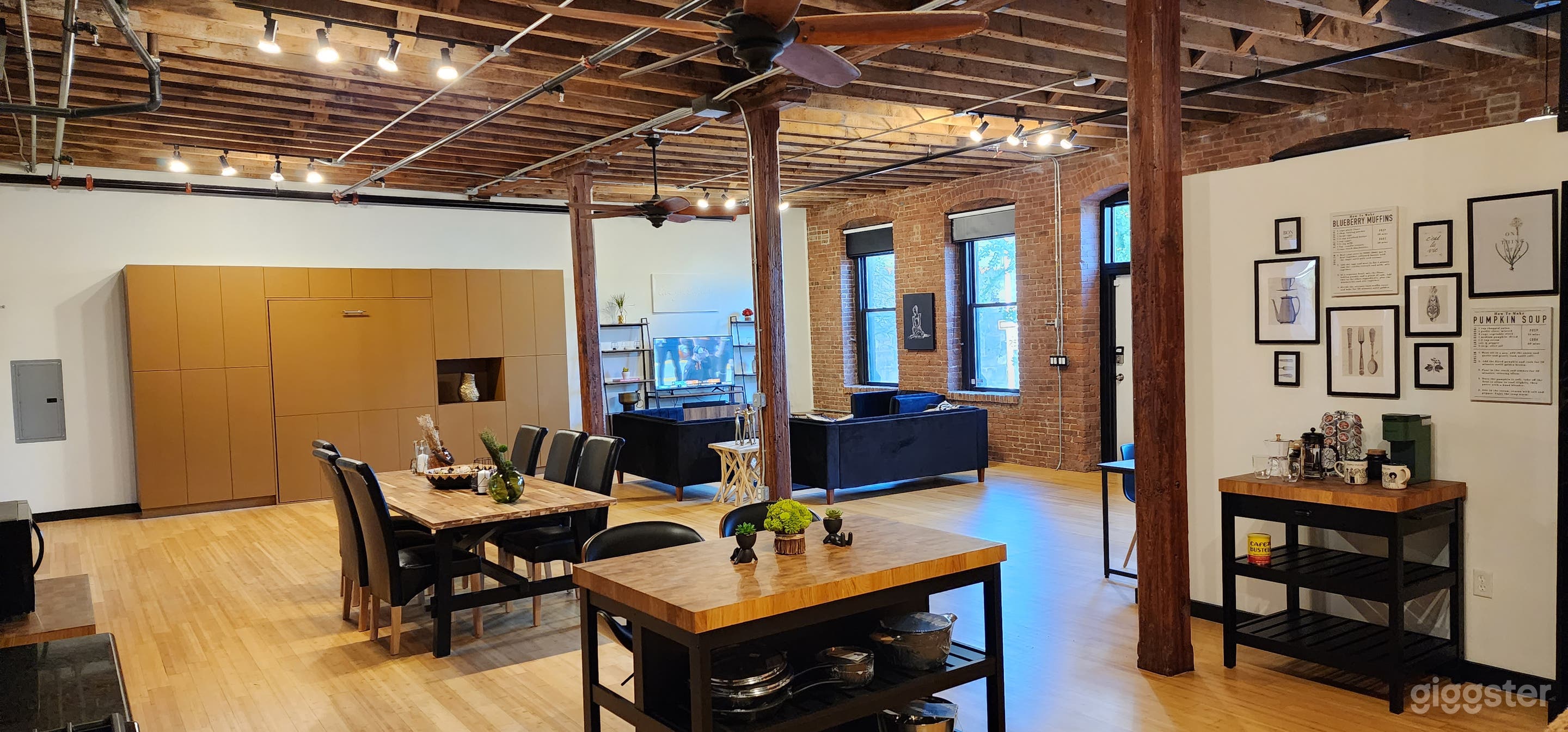 Stunning loft in Newark Ironbound/ 20 mins to NYC / Lots of Natural Light Photo 1