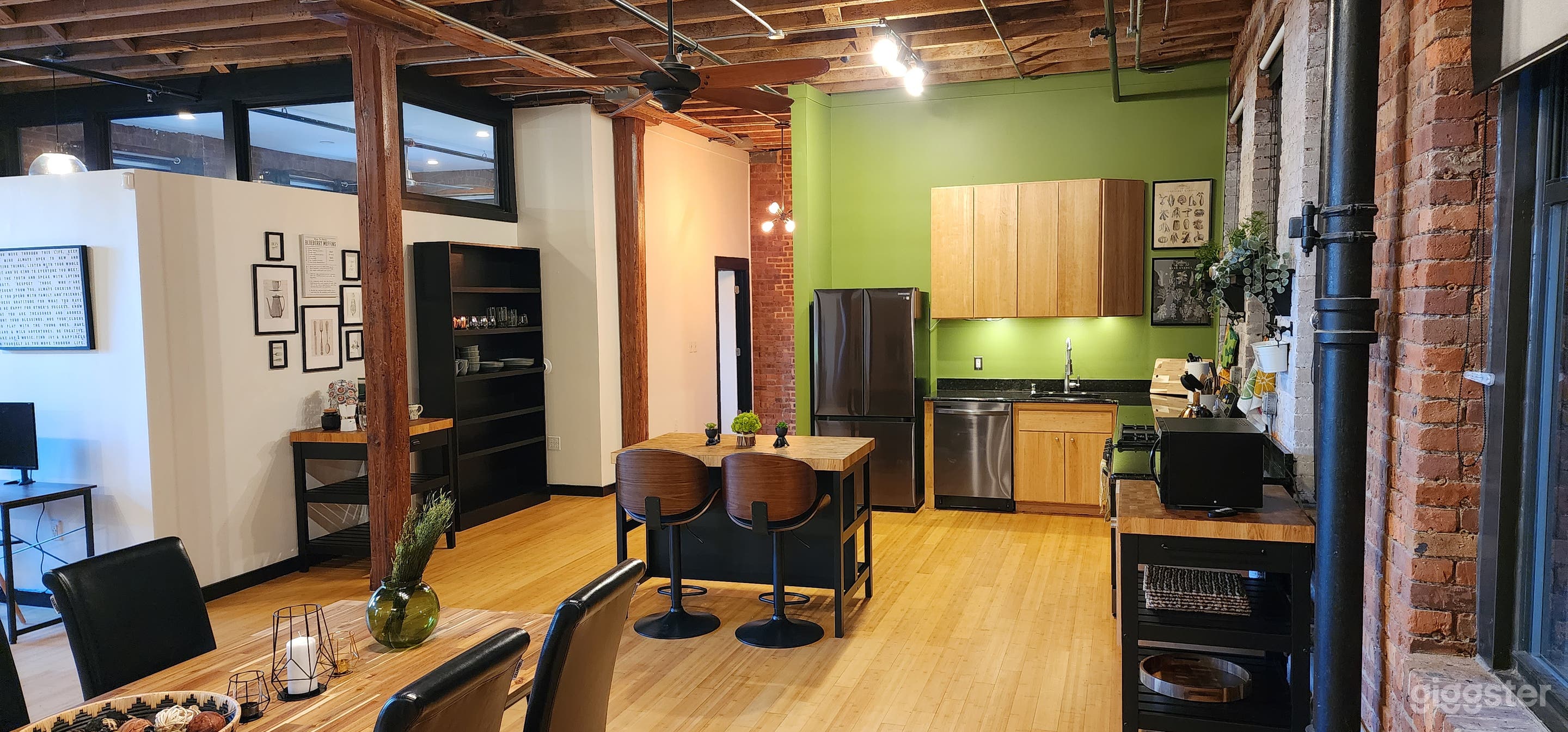 Stunning loft in Newark Ironbound/ 20 mins to NYC / Lots of Natural Light Photo 3