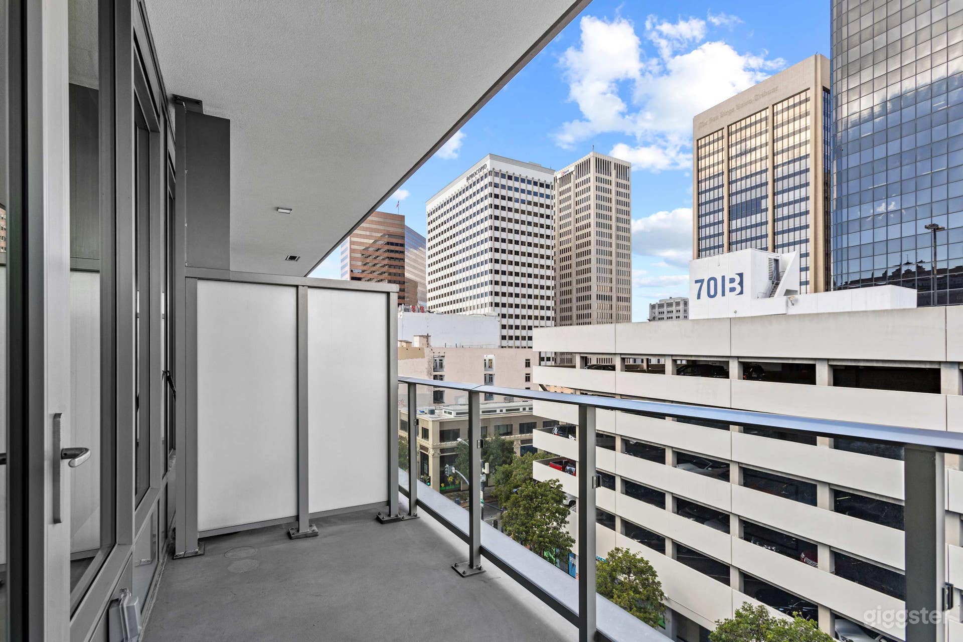 Downtown Luxe King Suite with Sauna & Pool Access Photo 3