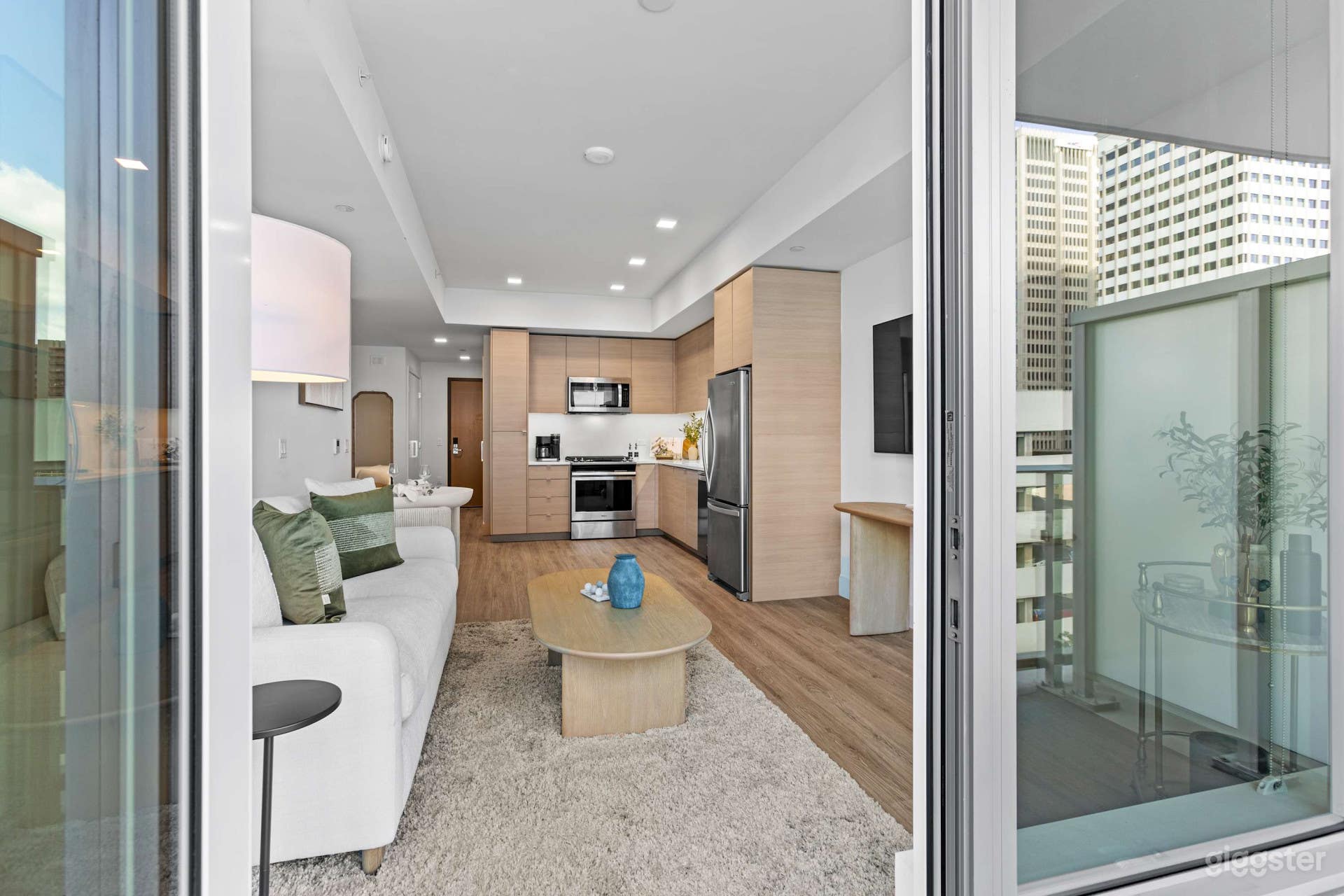 Downtown Luxe King Suite with Sauna & Pool Access Photo 2