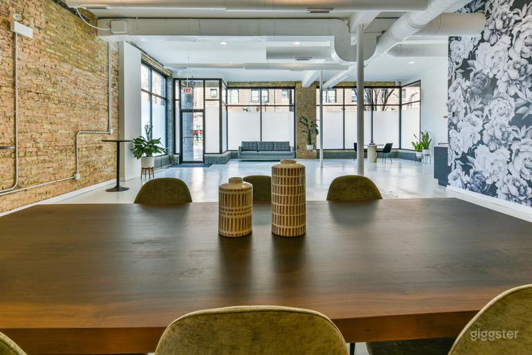  Vibrantly Elegant Studio in Chicago 