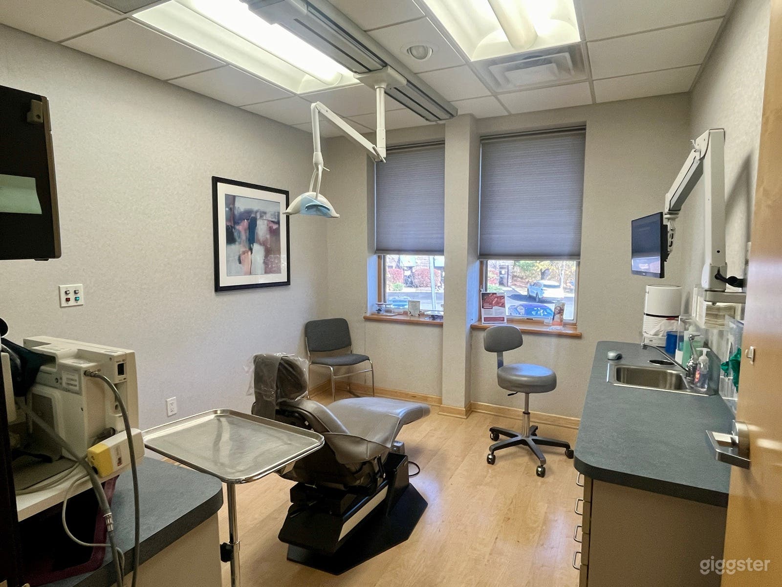 Large dental office with multiple exams rooms   Photo 2