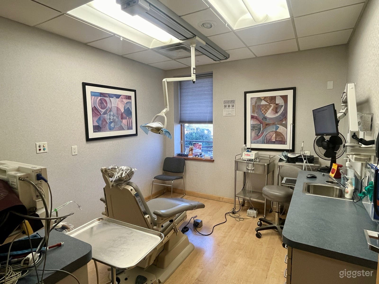 Large dental office with multiple exams rooms   Photo 1