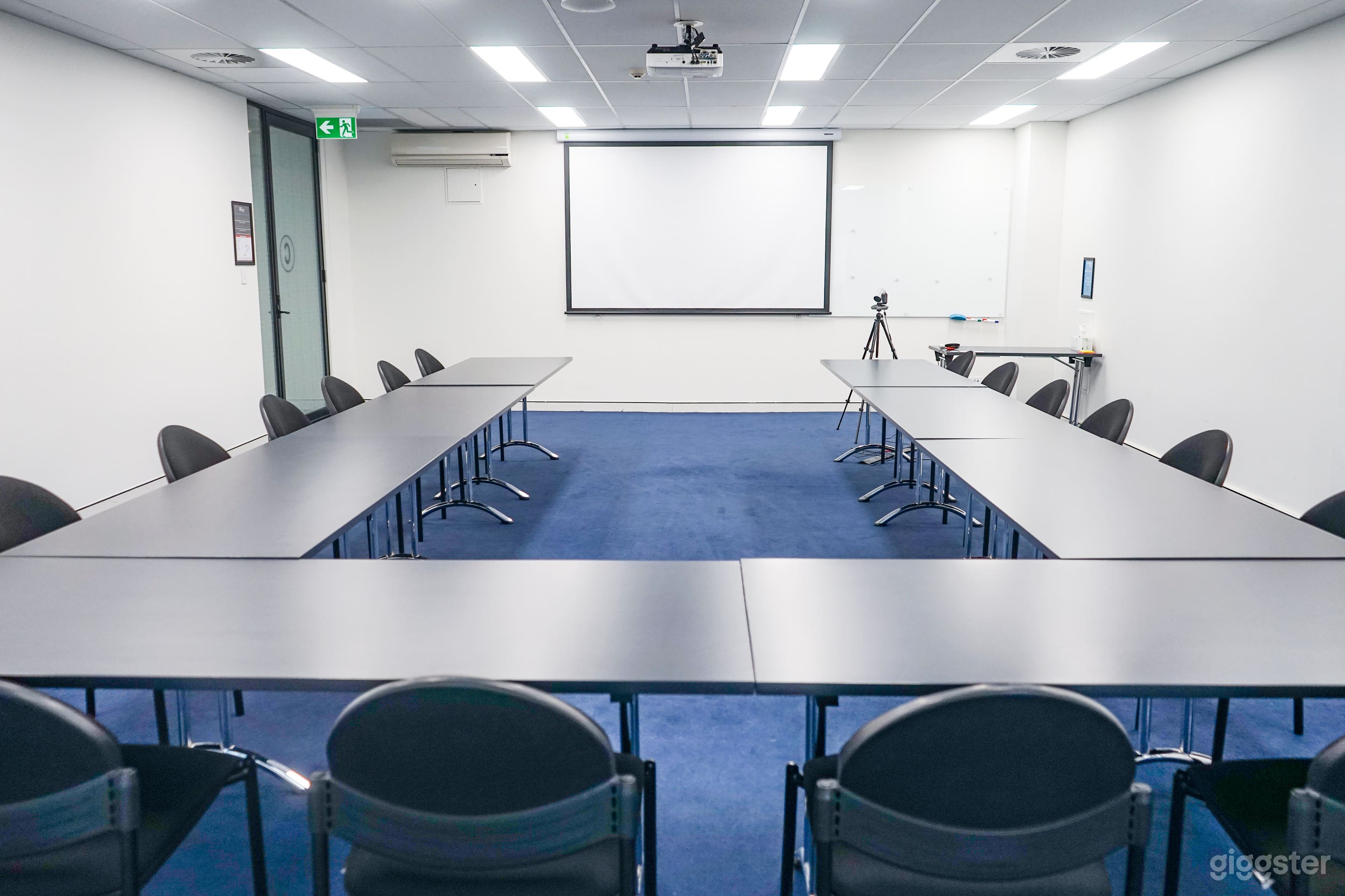 U Shape  - Medium Room