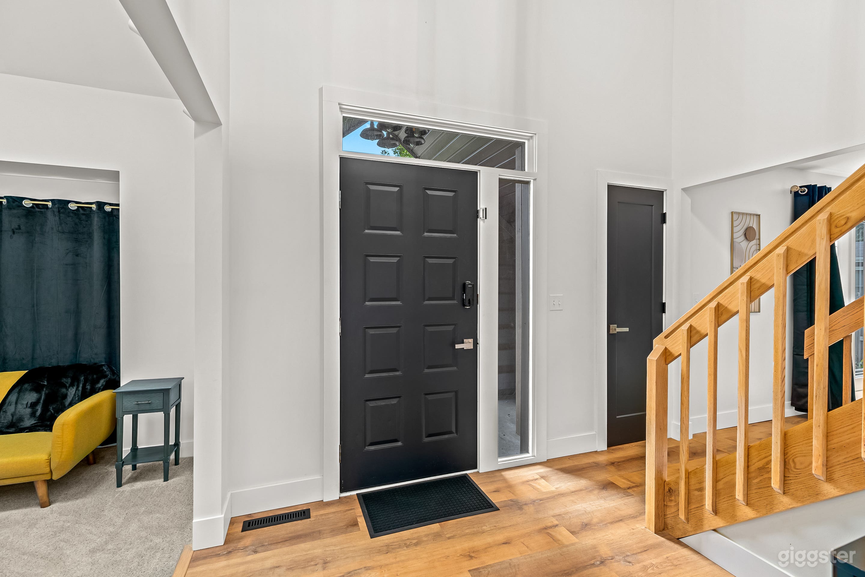 Spacious and Bright Home with Indoor Pool/Hot Tub Photo 2