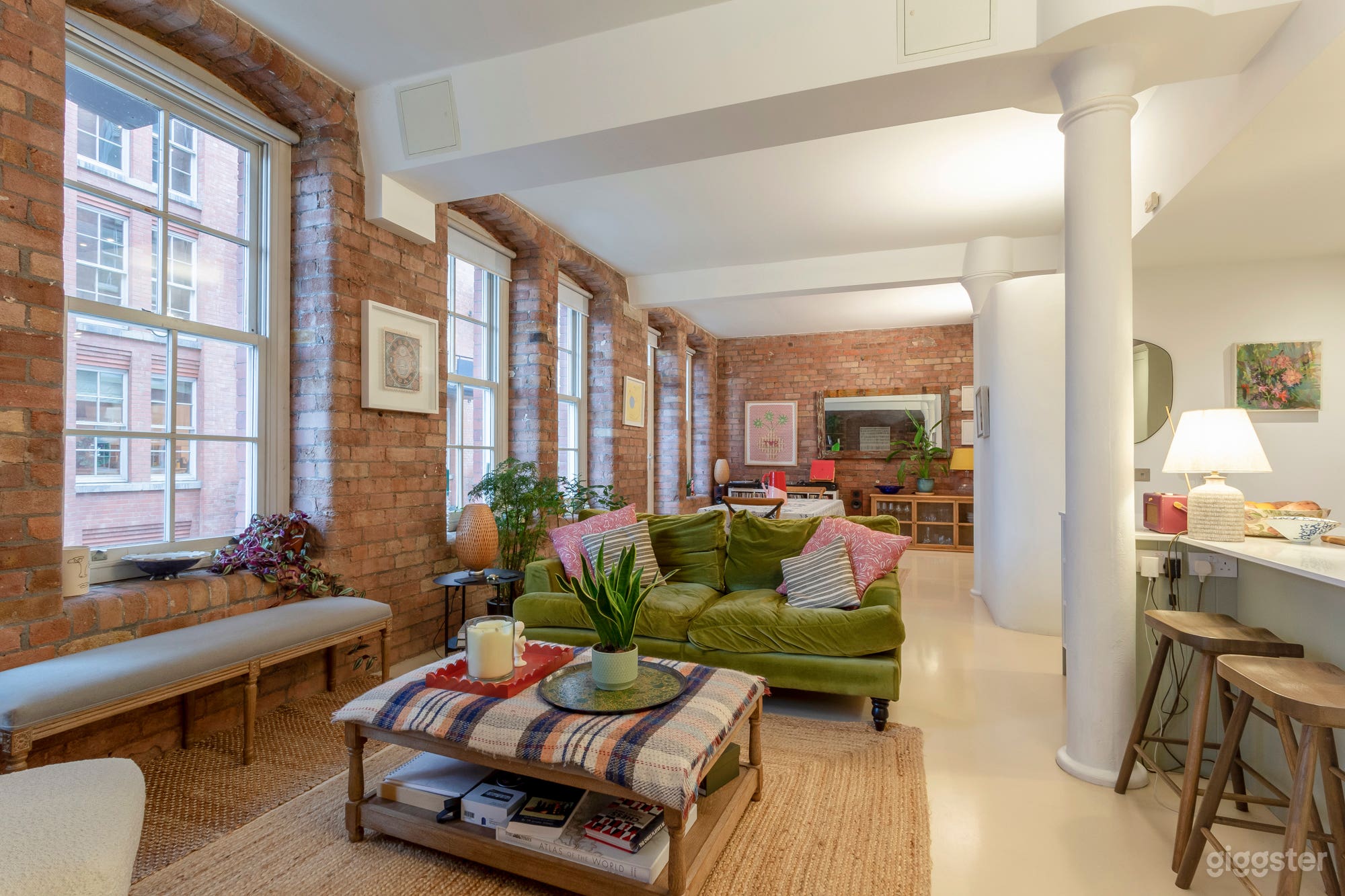 Quiet/versatile open-plan space: shoots/interviews Photo 4