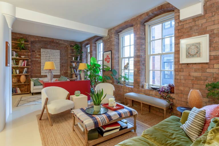  Quiet/versatile open-plan space: shoots/interviews 