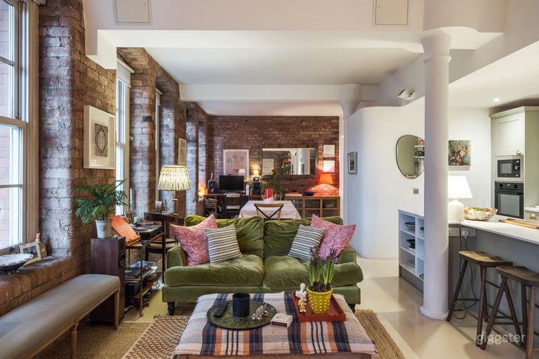  Quiet/versatile open-plan space: shoots/interviews 