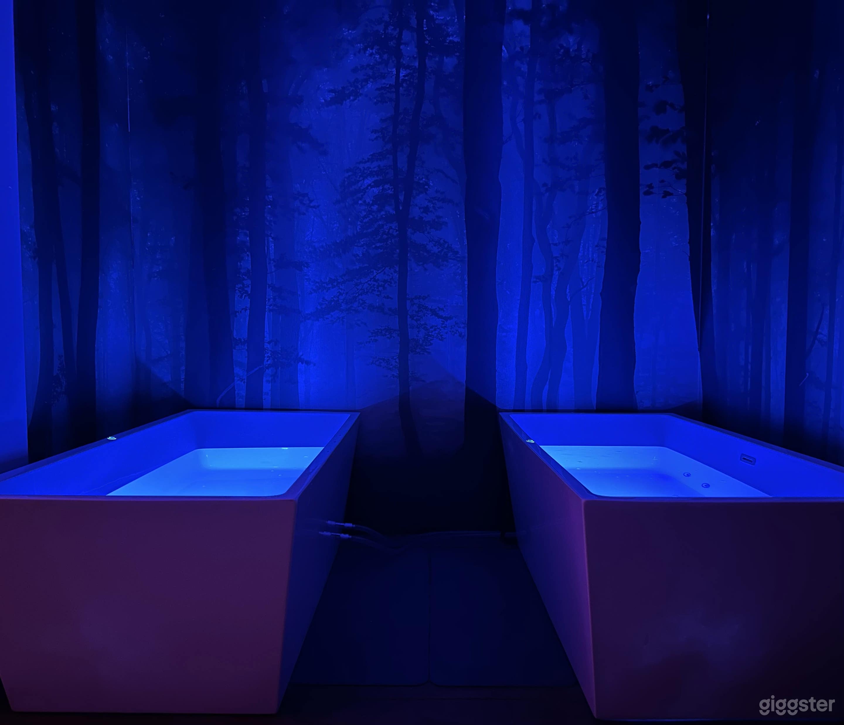 Modern fitness space in the heart of downtown. Photo 4