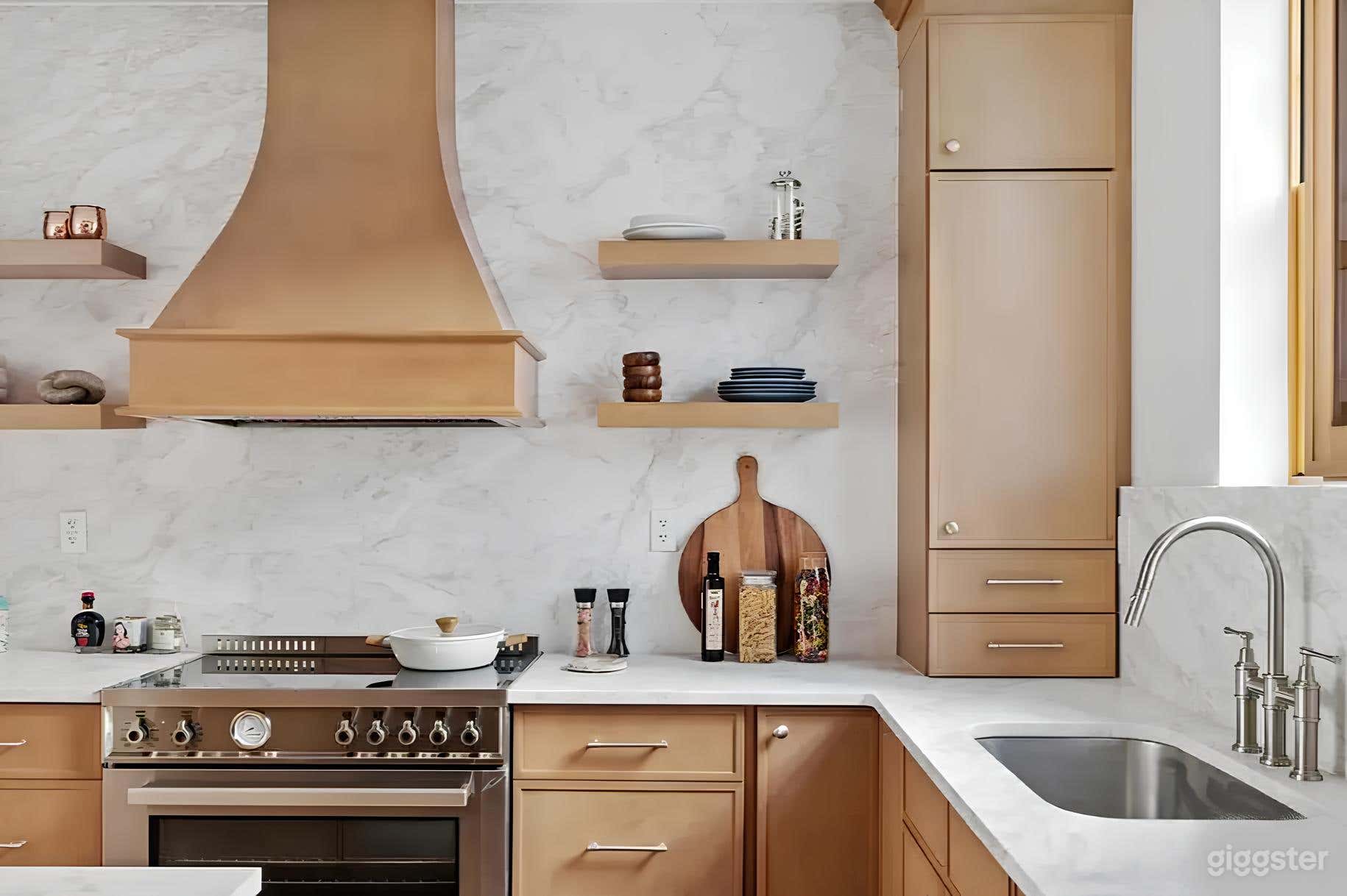 Stylish Greenpoint Townhouse — Perfect for Photoshoots Photo 3