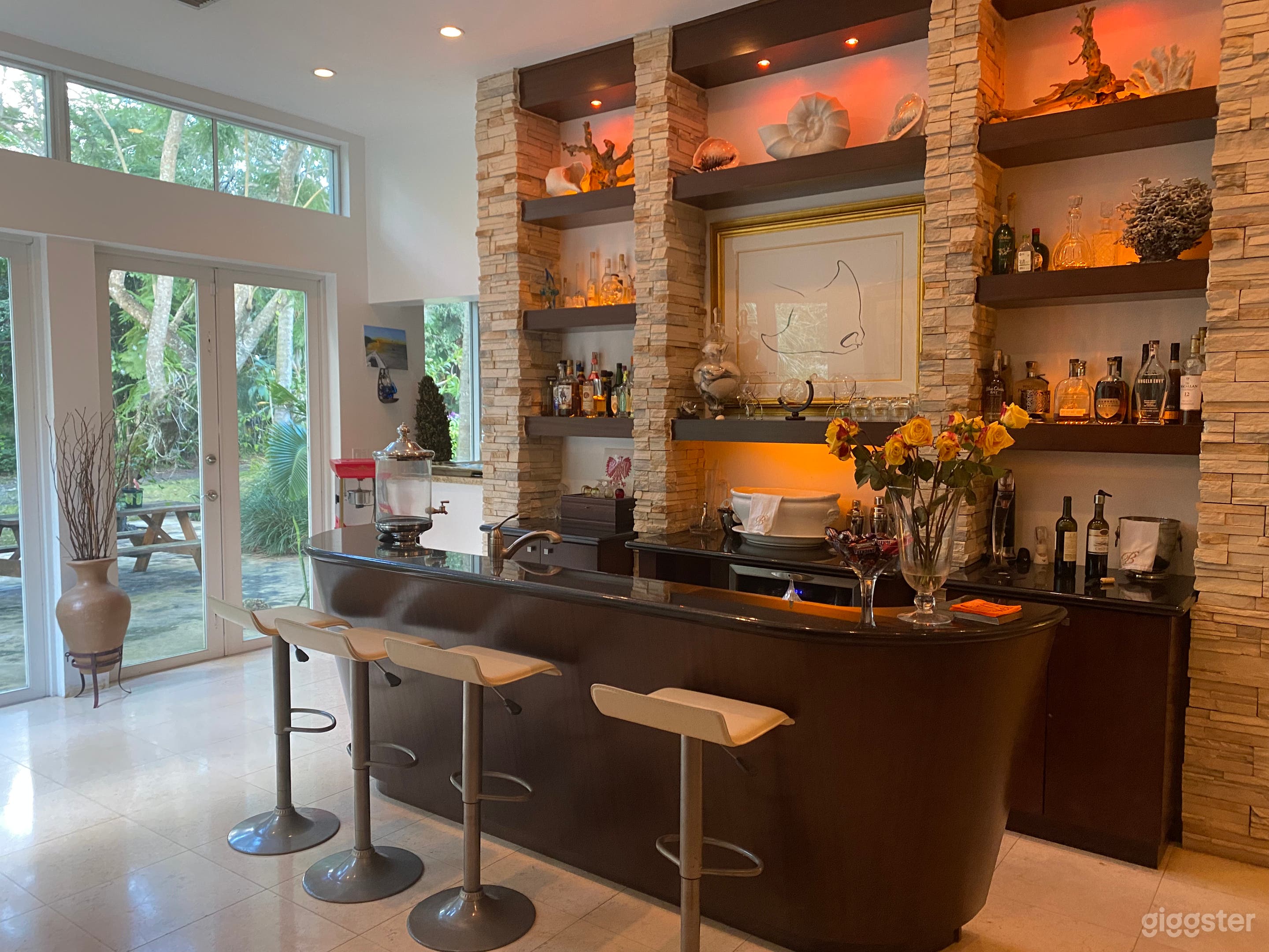 Nice tropical property and home Photo 3