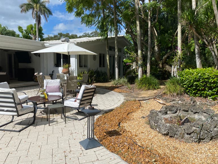  Nice tropical property and home 