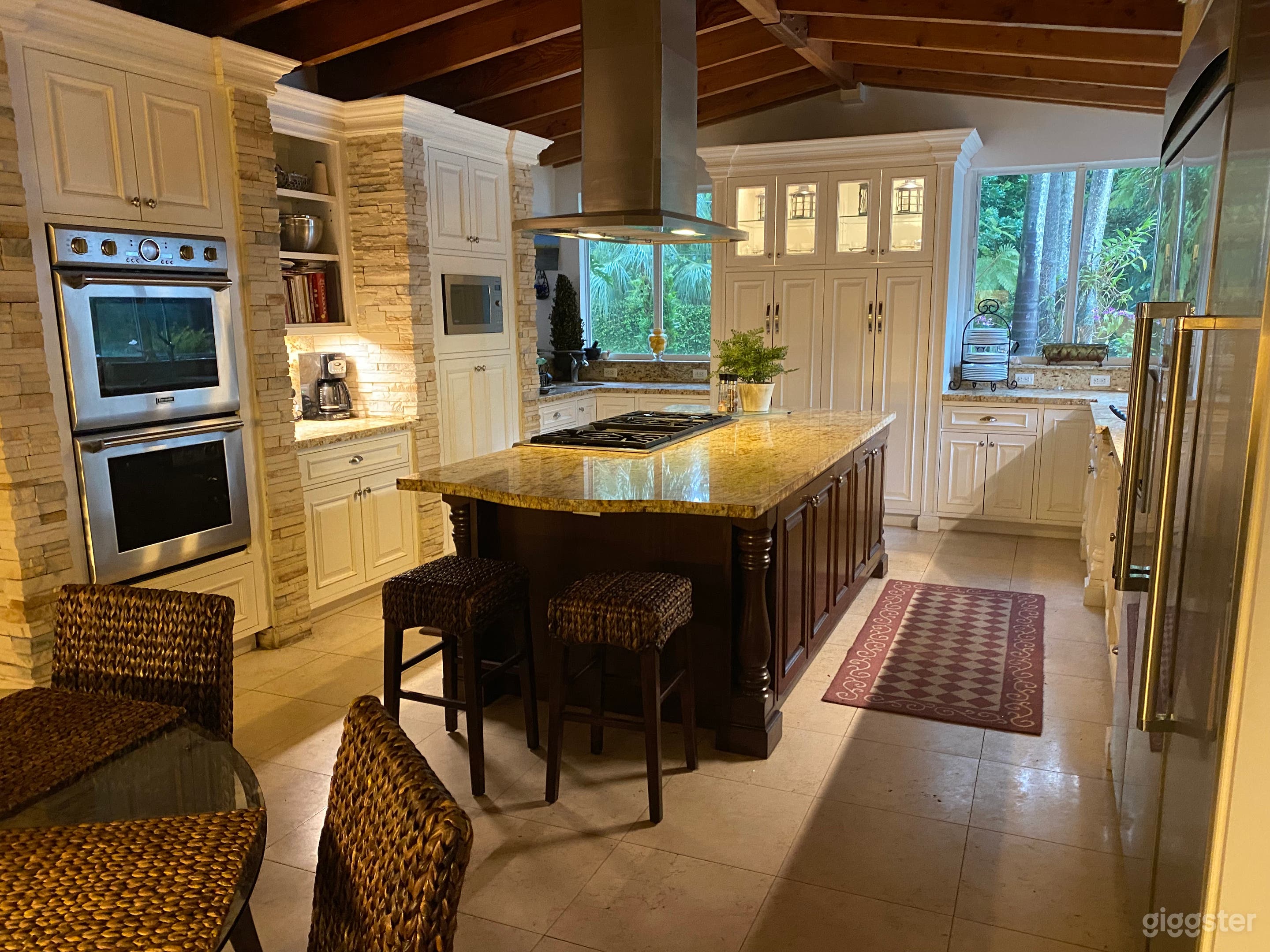 Nice tropical property and home Photo 2