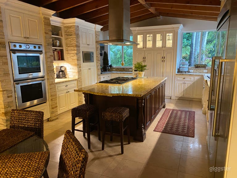  Nice tropical property and home 