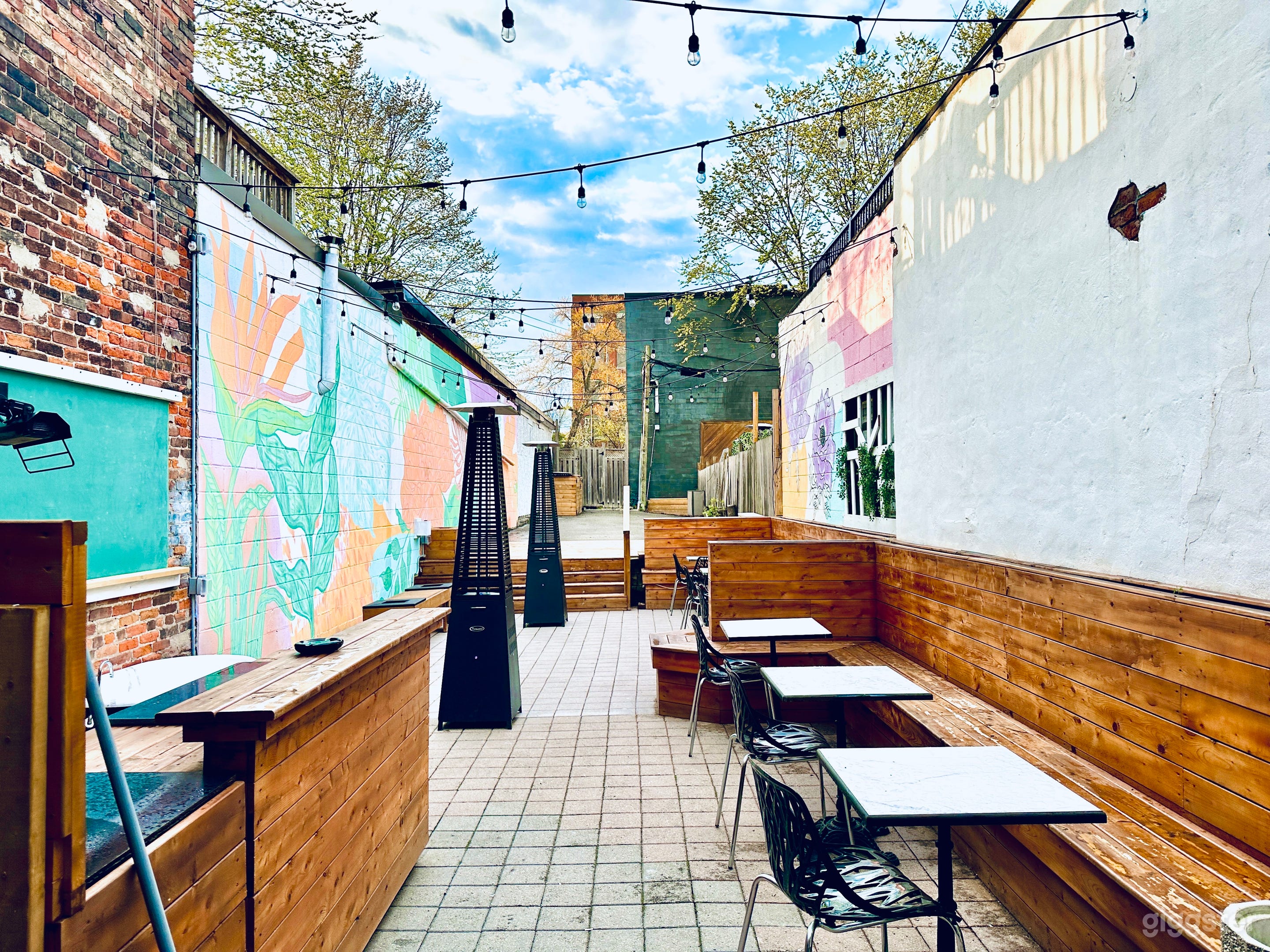 Private Patio in Parkdale Photo 1