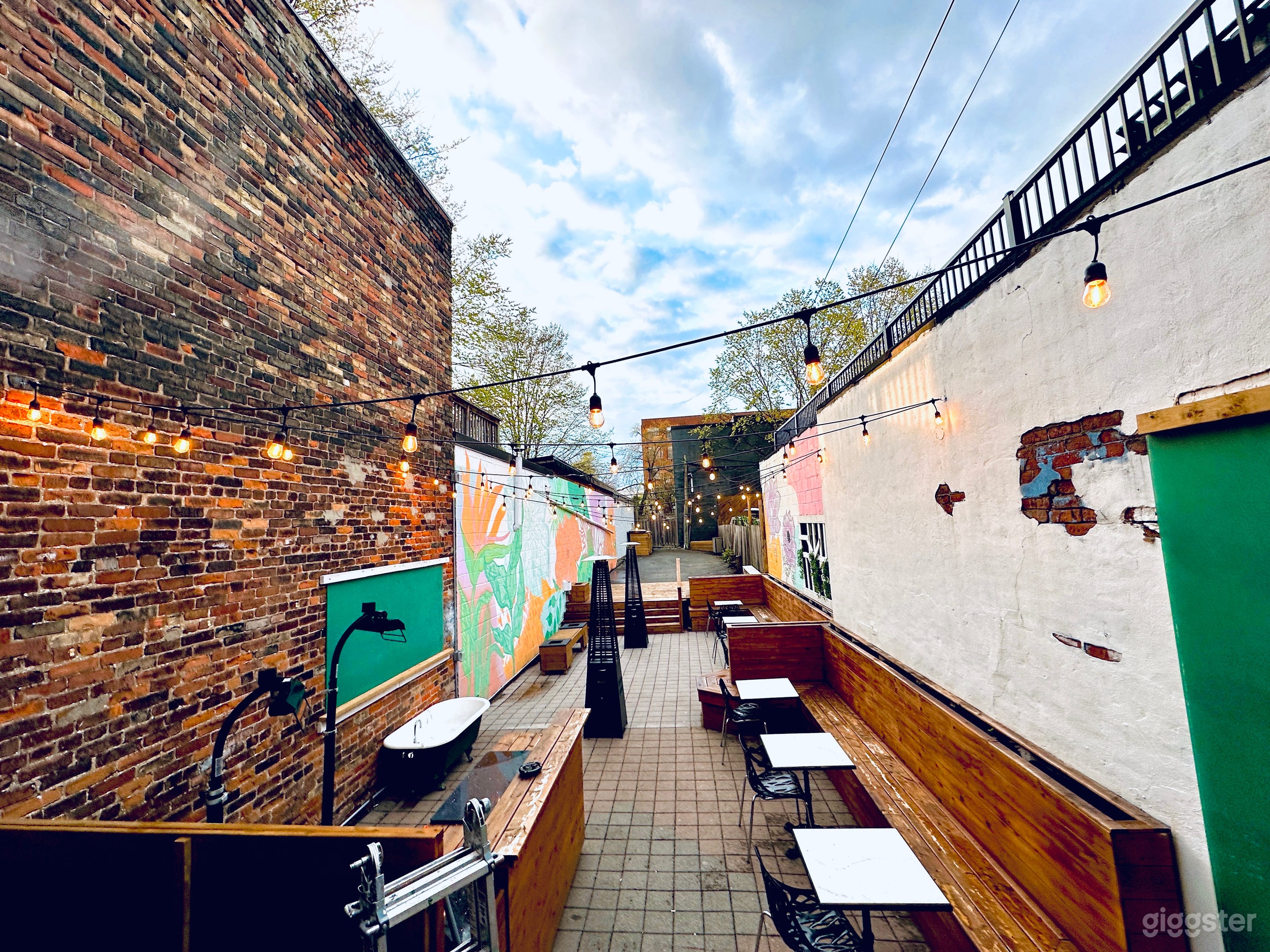 Private Patio in Parkdale Photo 4