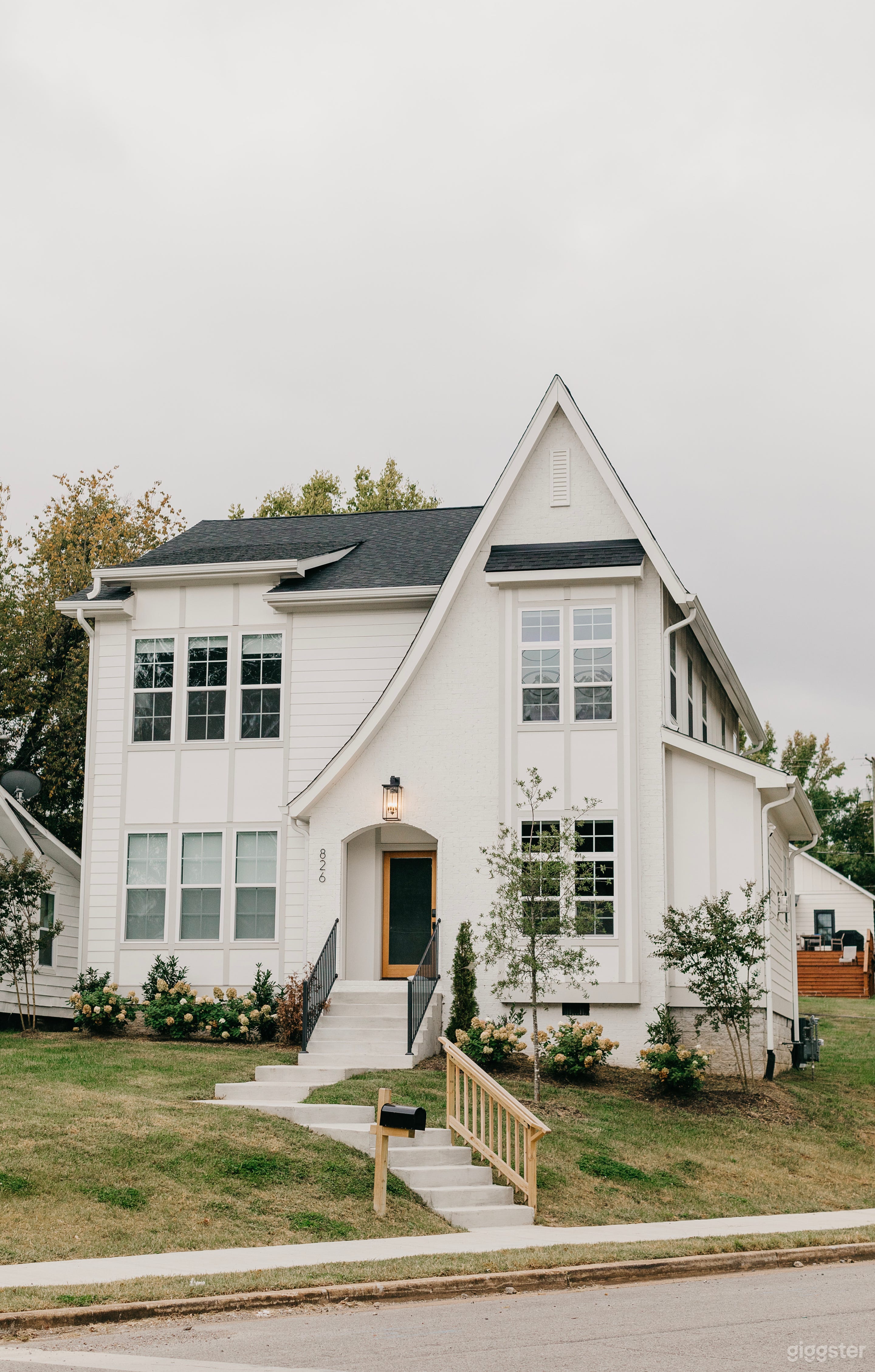 Amazing Tudor House Photo 1