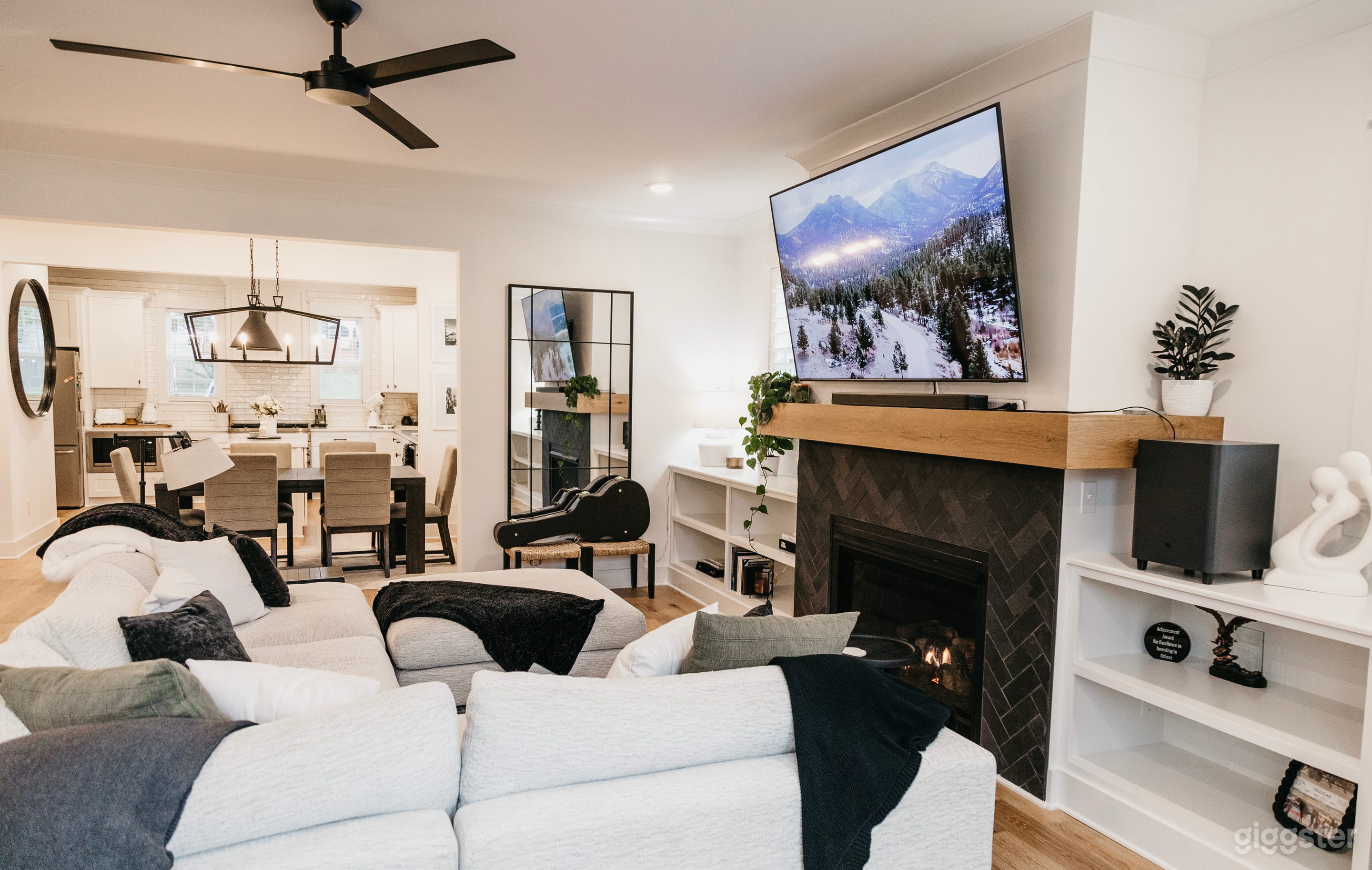 Amazing Tudor House Photo 3