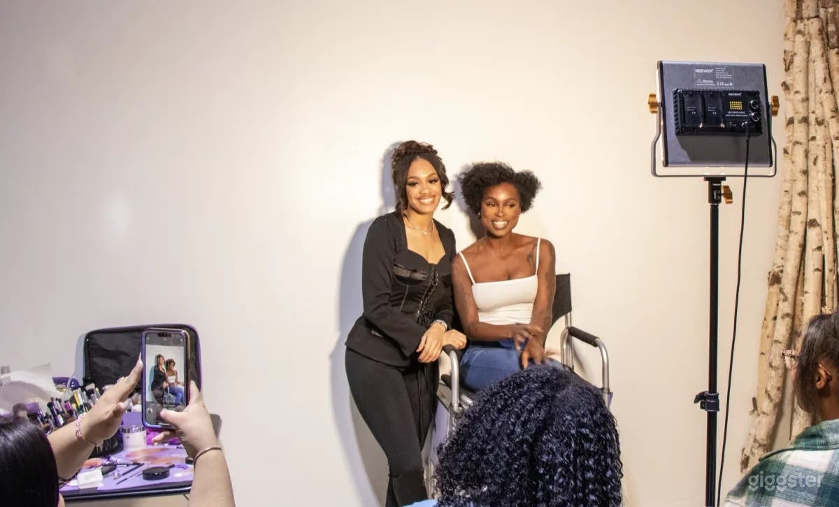 Cozy &amp; Chic Photo Studio + Office Space Photo 3