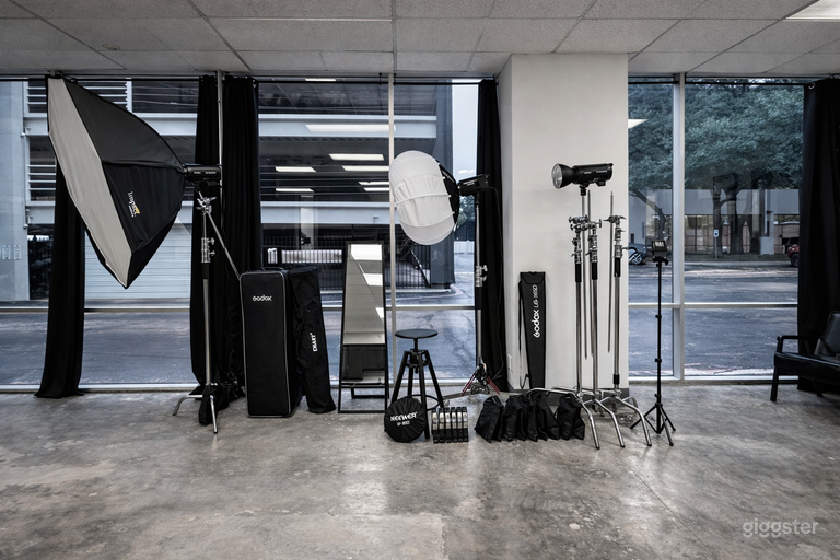  Modern Space in North Dallas with Kitchen & Natural Light 