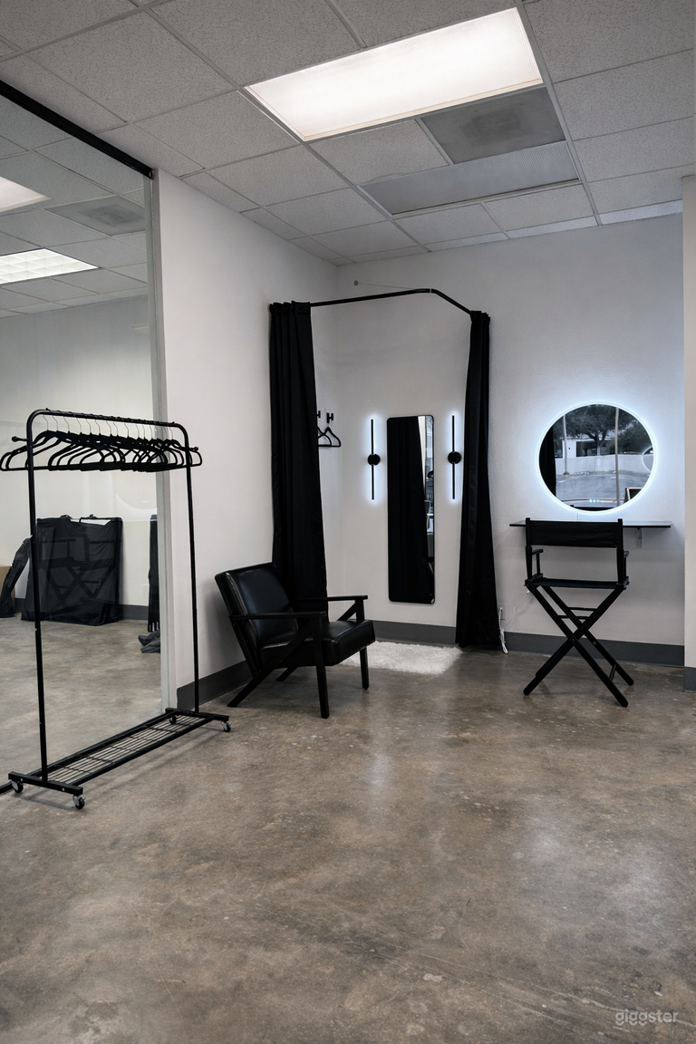  Modern Space in North Dallas with Kitchen & Natural Light 