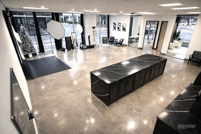  Modern Space in North Dallas with Kitchen & Natural Light 