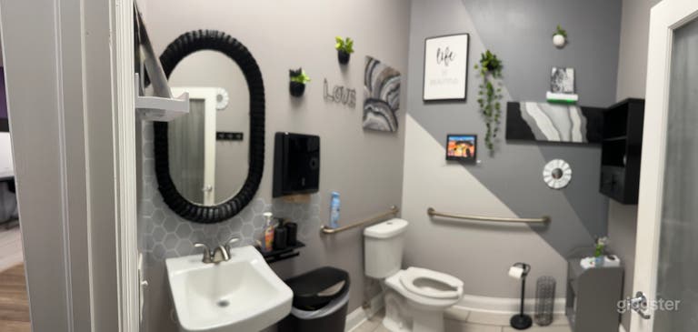  Bright Creative Art Studio in Jacksonville FL 