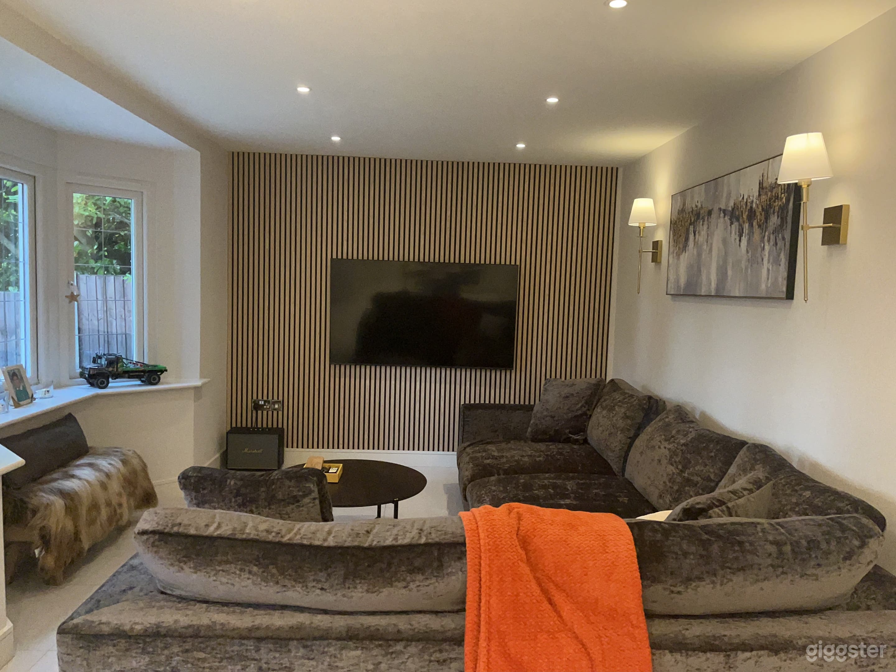 Living Room- Lounge area