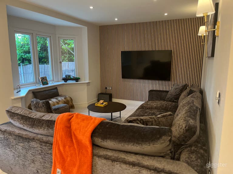  Living Room- TV/lounge area 