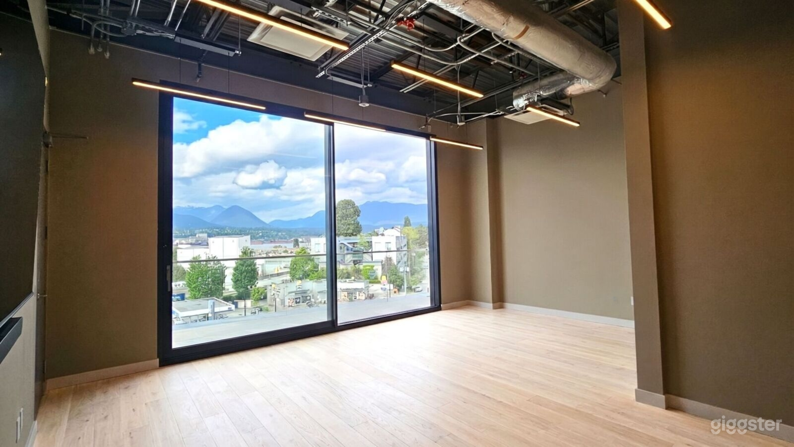 650 Sq Ft Event Lounge | Intimate Private Space Photo 2