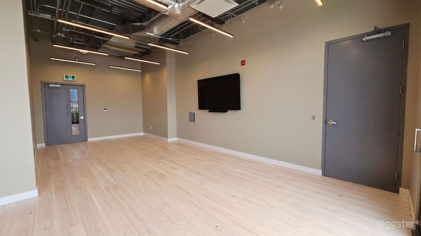 650 Sq Ft Event Lounge | Intimate Private Space Photo 3