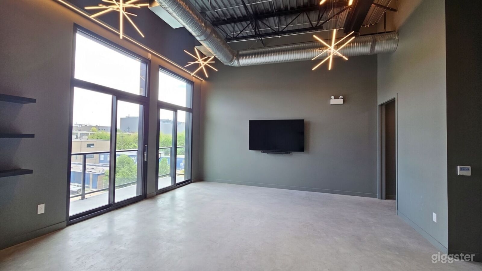 650 Sq Ft Event Lounge | Intimate Private Space Photo 4