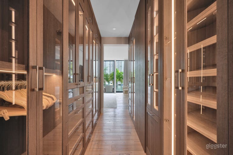  Luxurious 5,200+ Sq Ft Estate with Home Theater & Pool  