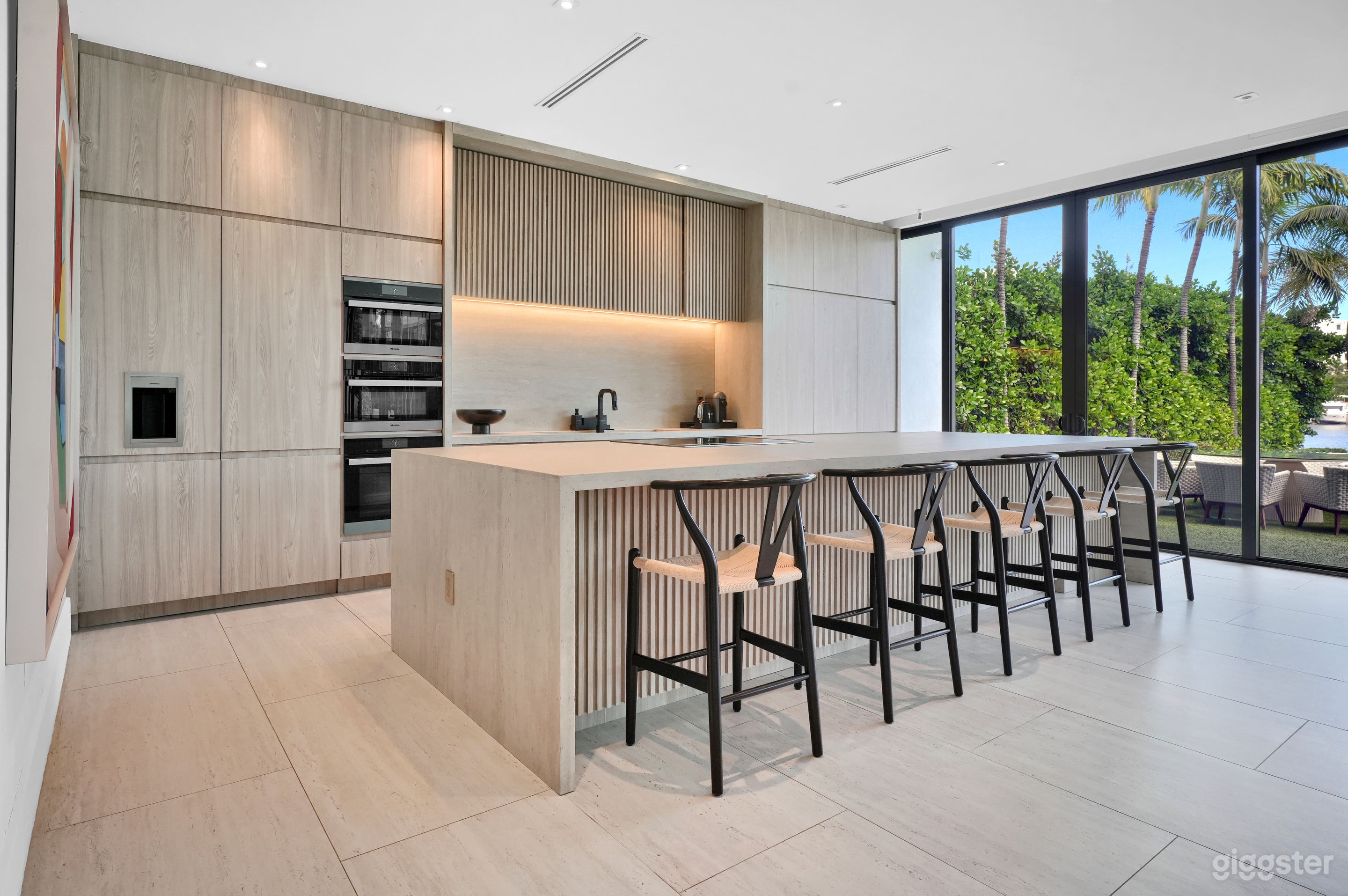 Luxurious 5,200+ Sq Ft Estate with Home Theater &amp; Pool  Photo 3