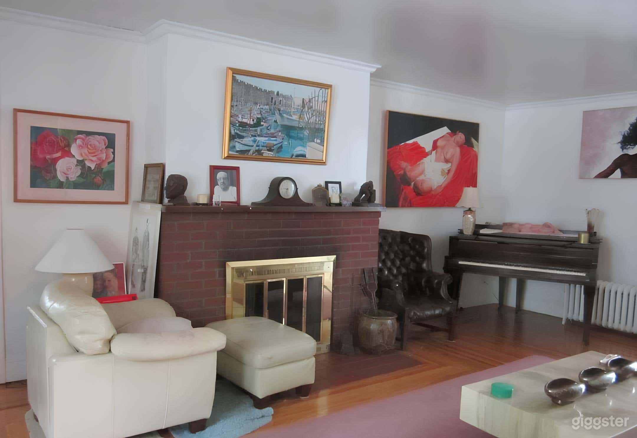 Surburban House in Prestigious Neighborhood Photo 3