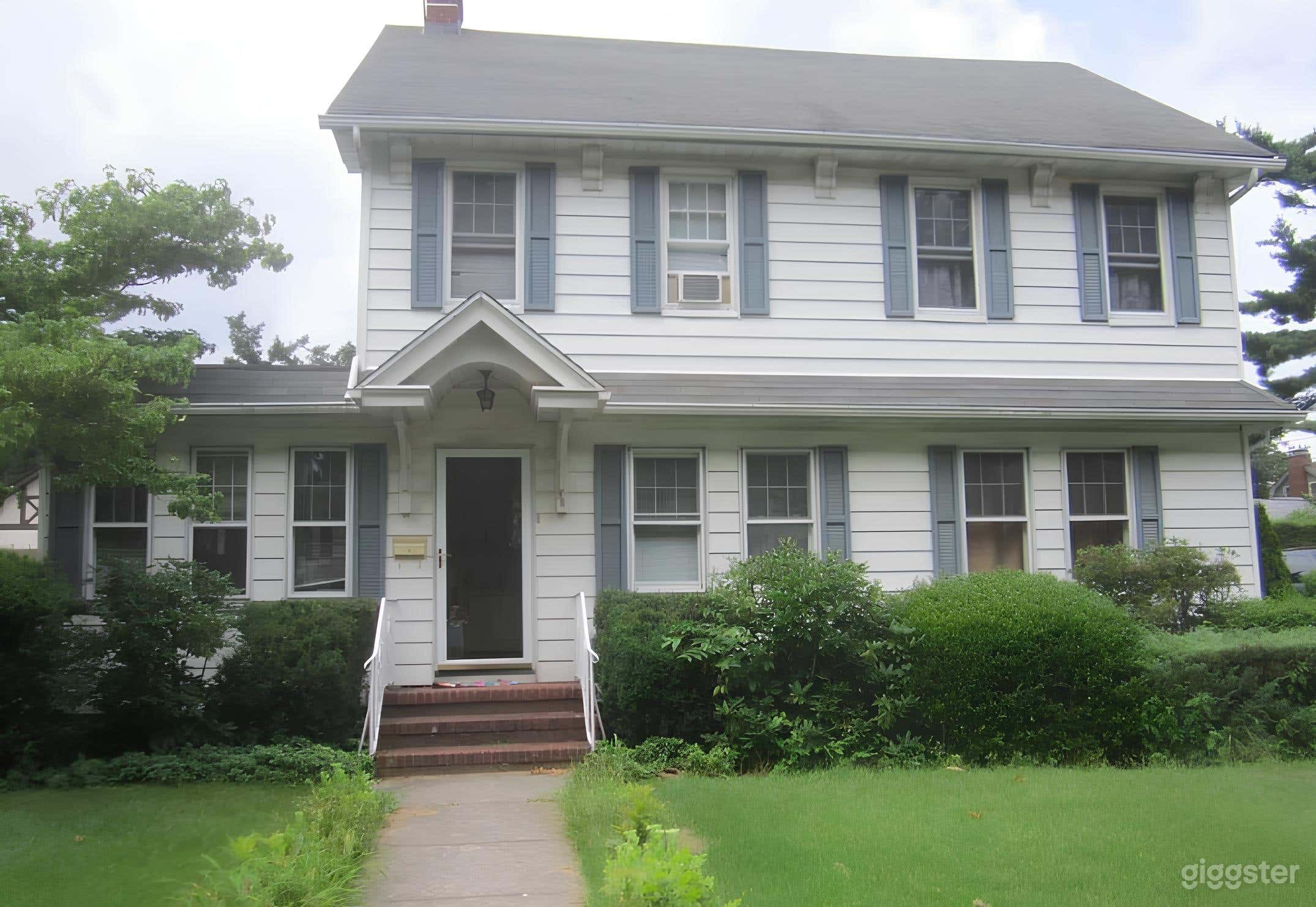 Surburban House in Prestigious Neighborhood Photo 1