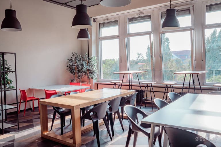  Lounge - in a cozy and relaxing hostel 