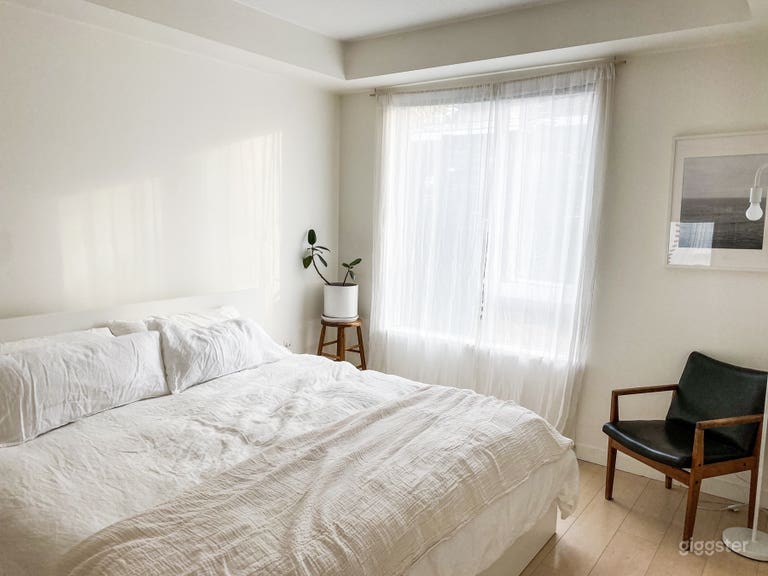  Minimalist Condo With Beautiful Light 