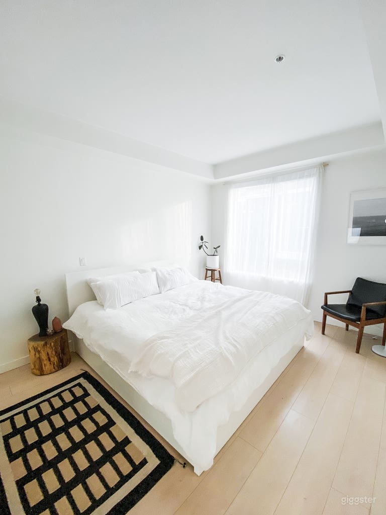  Minimalist Condo With Beautiful Light 