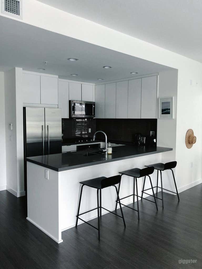  Minimalist Condo With Beautiful Light 