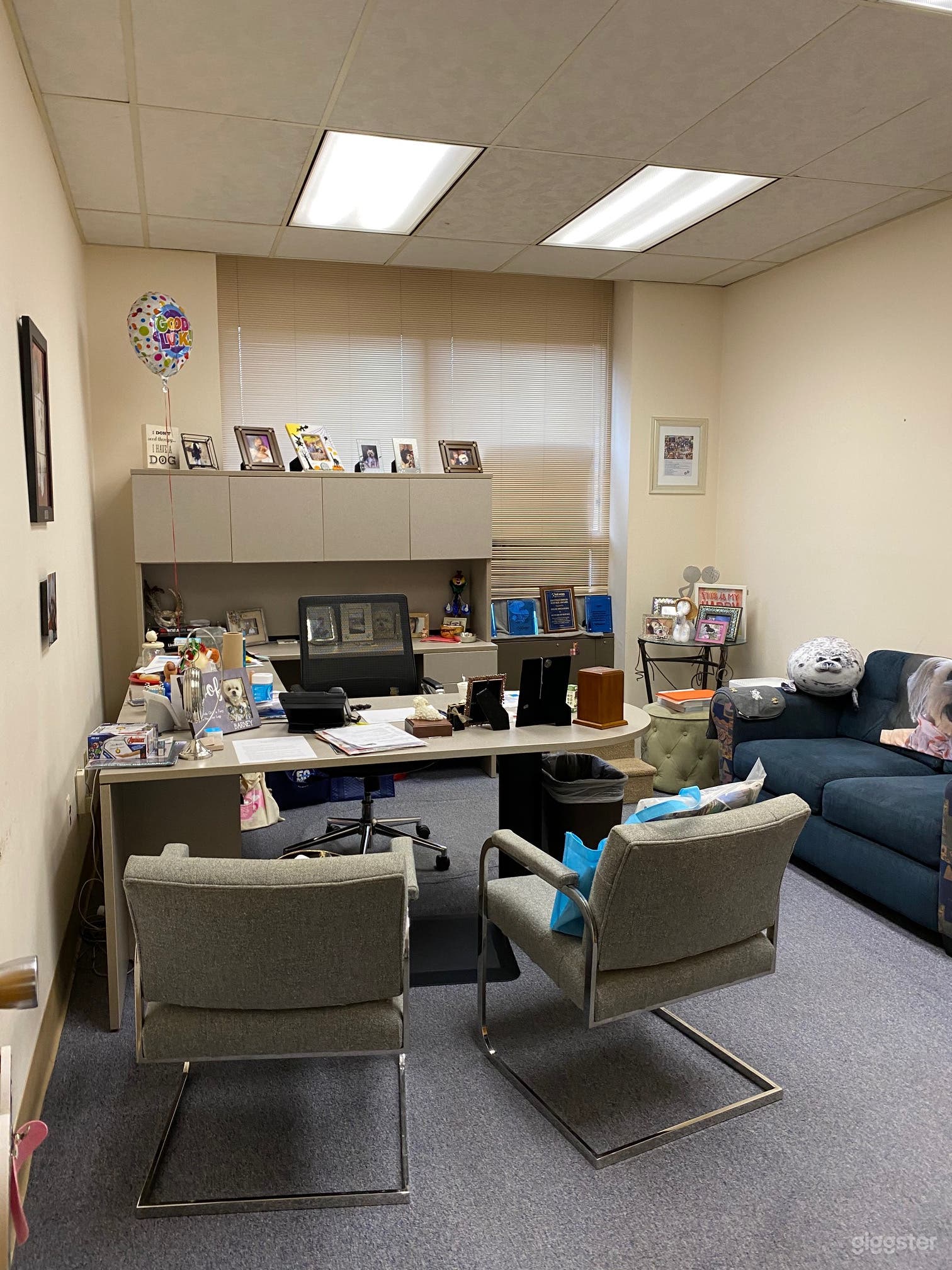 Ground floor office with conference room, cubicles, etc Photo 4