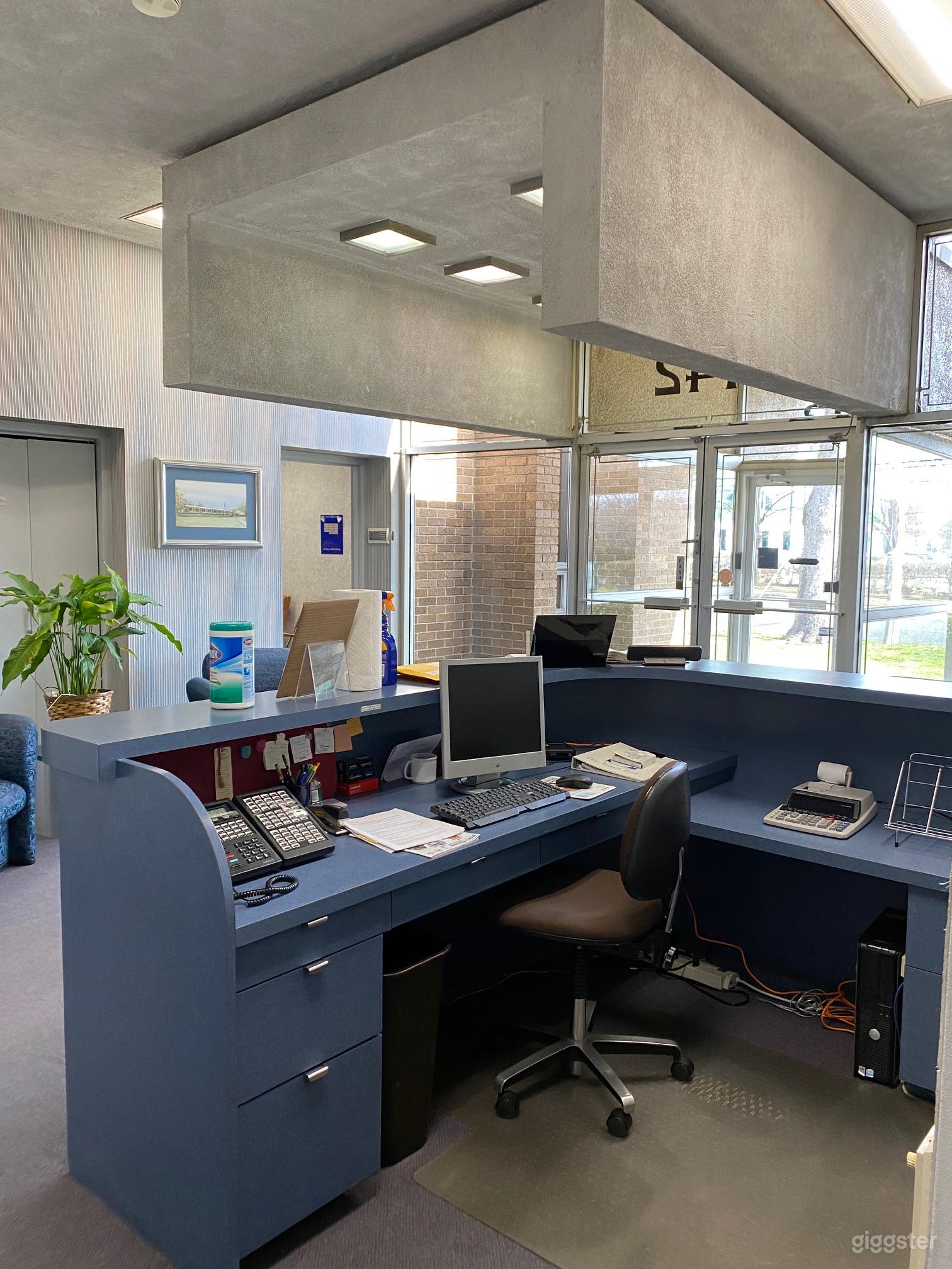 Ground floor office with conference room, cubicles, etc Photo 1