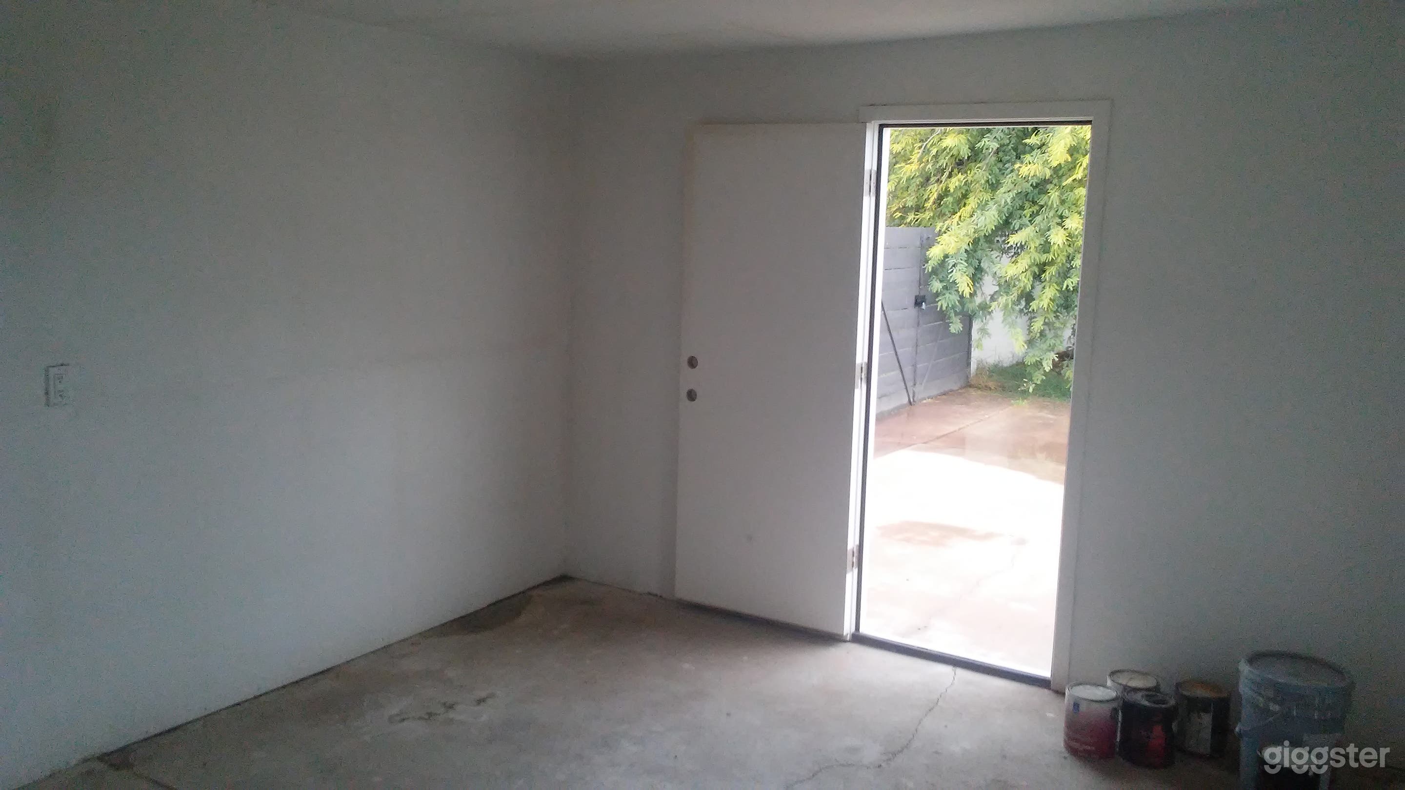 Studio With Patio Available In Home Photo 3