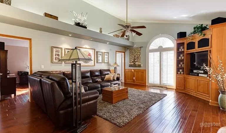  Stunning Western Styled House 